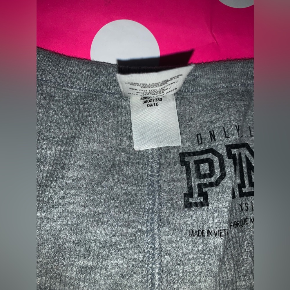 VS PINK SIZE XS HTF OLD SCHOOL ONE PIECE BUTT FLAP ONESIE SLEEPER. - Picture 6 of 10
